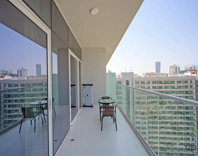 Distinguished 1-Bedroom at Vera Tower — Business Bay — photo 3