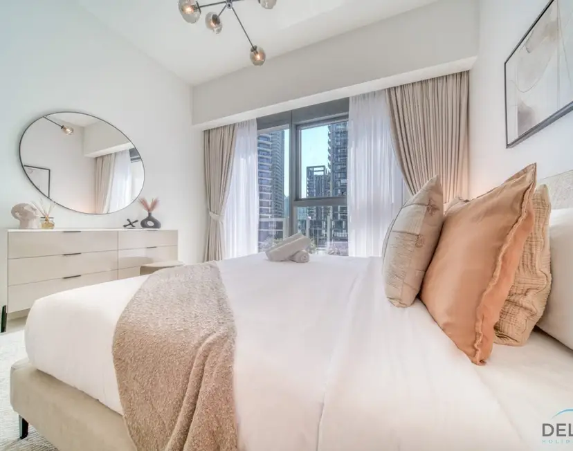 Sumptuous 1-Bedroom at Act One Act Two Tower — Downtown Dubai — photo 23