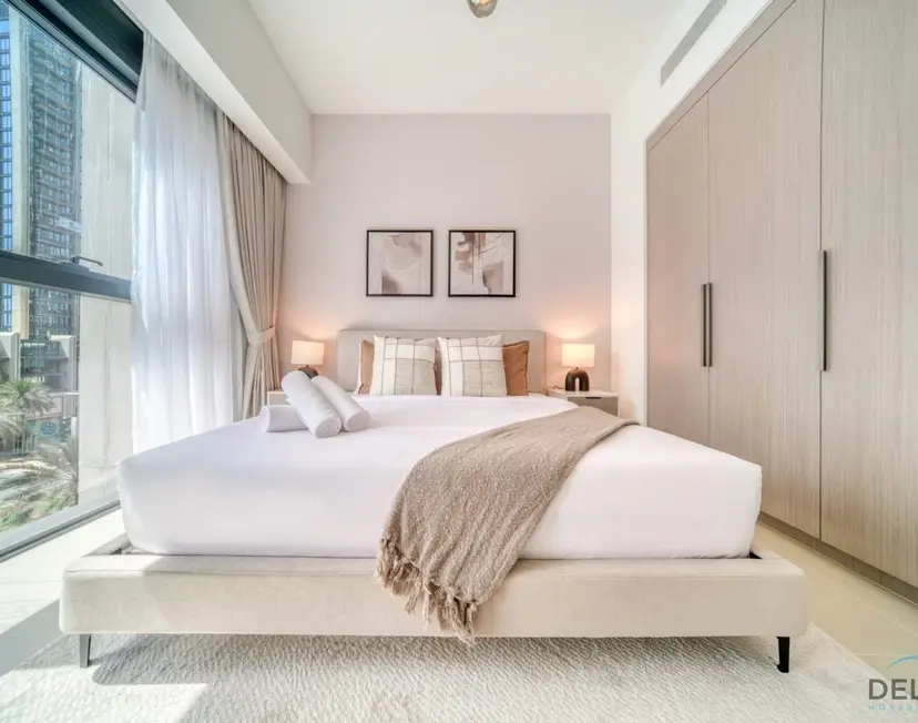 Sumptuous 1-Bedroom at Act One Act Two Tower — Downtown Dubai — photo 24