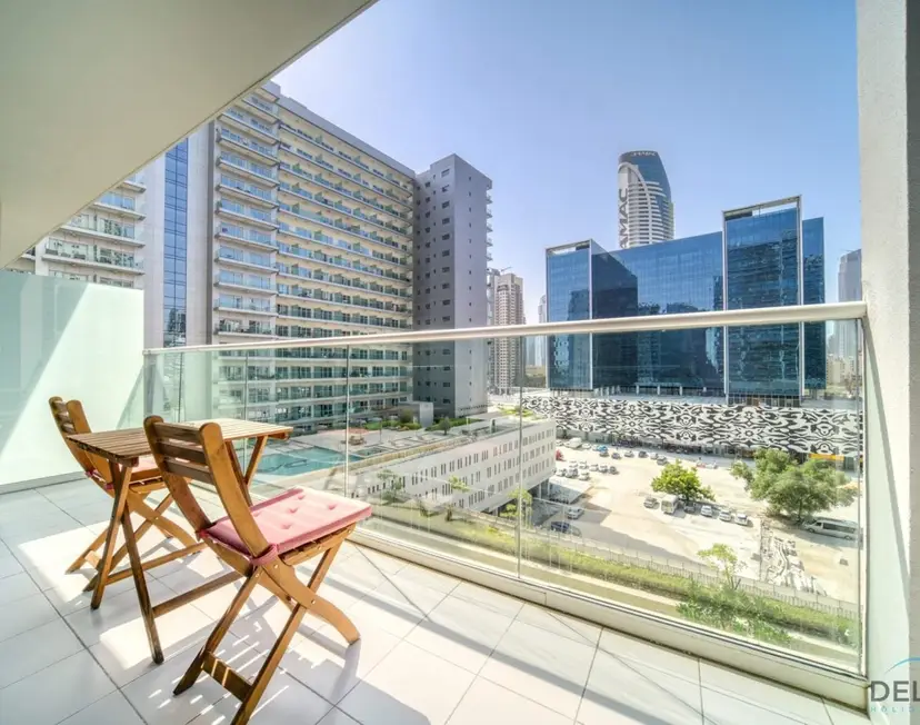 Contemporary 1-Bedroom at Vera Tower — Business Bay — photo 8