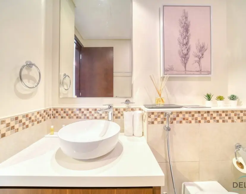 Contemporary 1-Bedroom at Vera Tower — Business Bay — photo 6