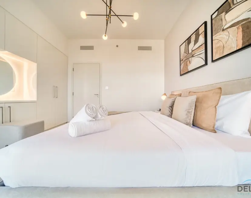 Exquisite 1-Bedroom — Downtown Dubai — photo 31