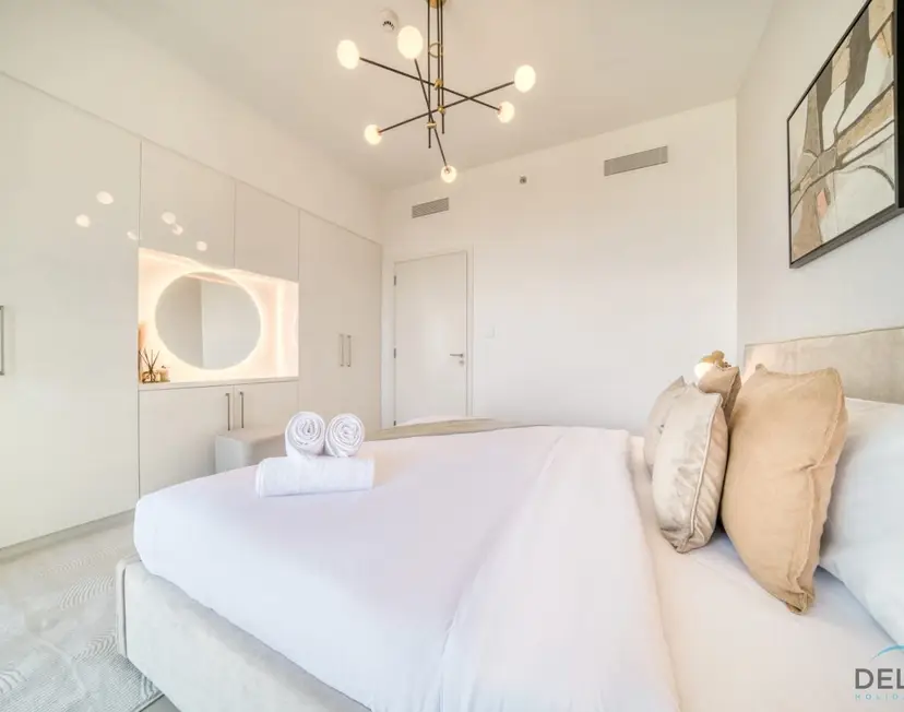 Exquisite 1-Bedroom — Downtown Dubai — photo 32