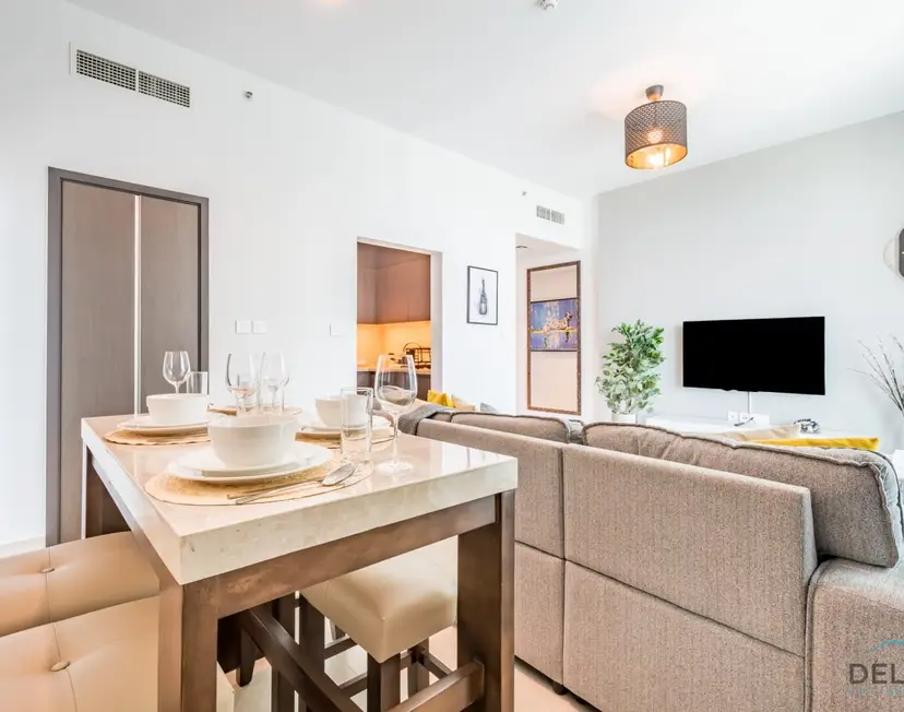 Charming 1-Bedroom Apartment — Downtown Dubai — photo 11