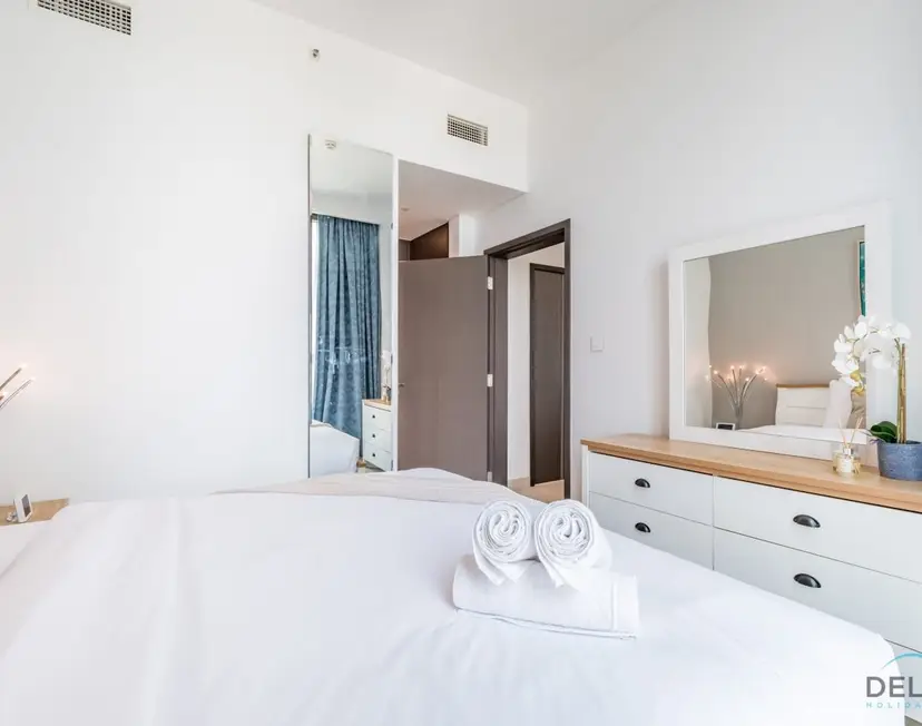 Charming 1-Bedroom Apartment — Downtown Dubai — photo 25