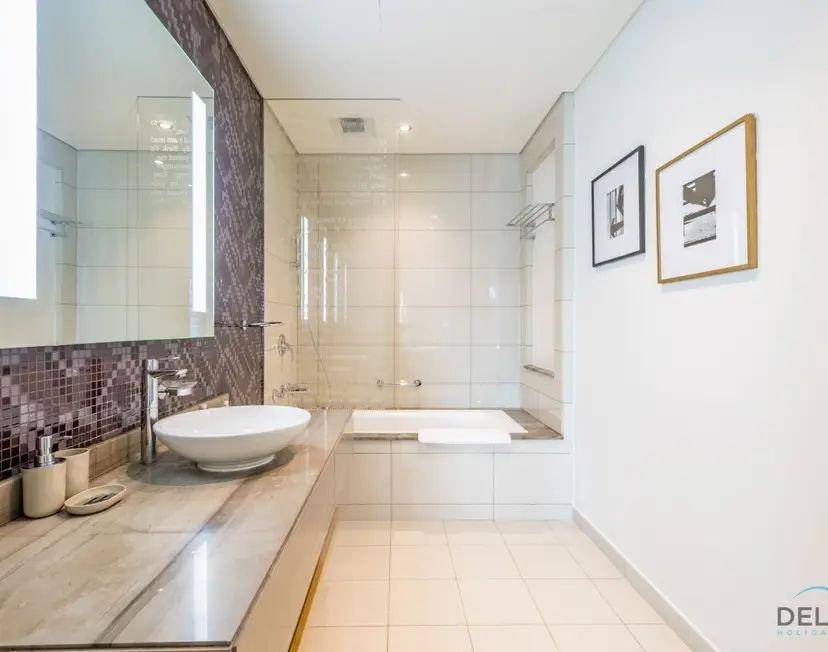 Stylish 1-Bedroom Apartment in Damac Towers by Paramount — Business Bay — photo 27