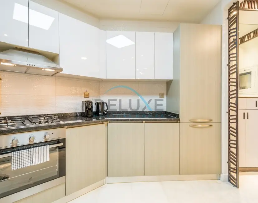 Upscale 3-Bedroom Apartment in Bayz Tower — Business Bay — photo 13