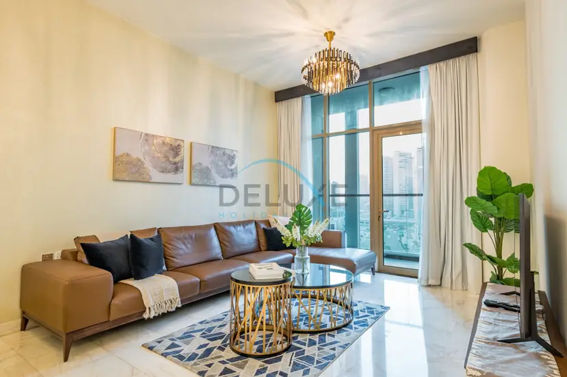 Capacious 3-Bedroom Apartment in Bayz Tower — Business Bay — photo 1