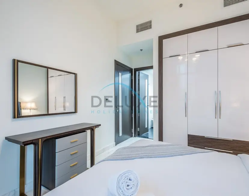 Upscale 3-Bedroom Apartment in Bayz Tower — Business Bay — photo 17
