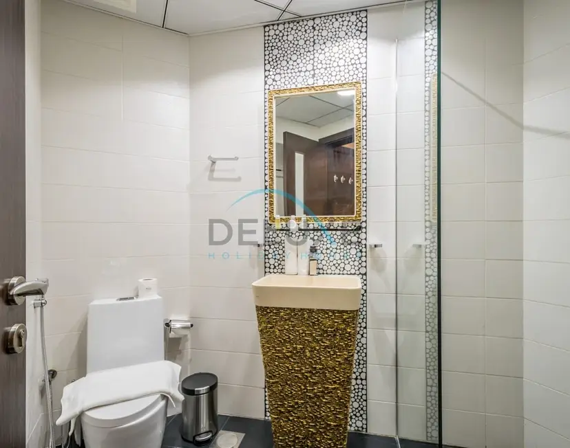 Stunning 3-Bedroom Apartment in Bayz Tower — Business Bay — photo 20