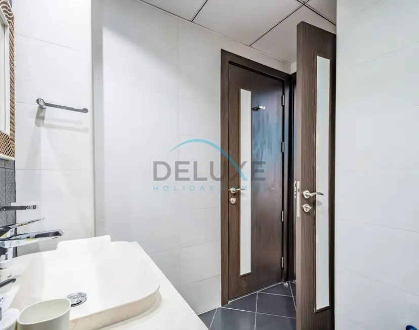 Capacious 3-Bedroom Apartment in Bayz Tower — Business Bay — photo 35