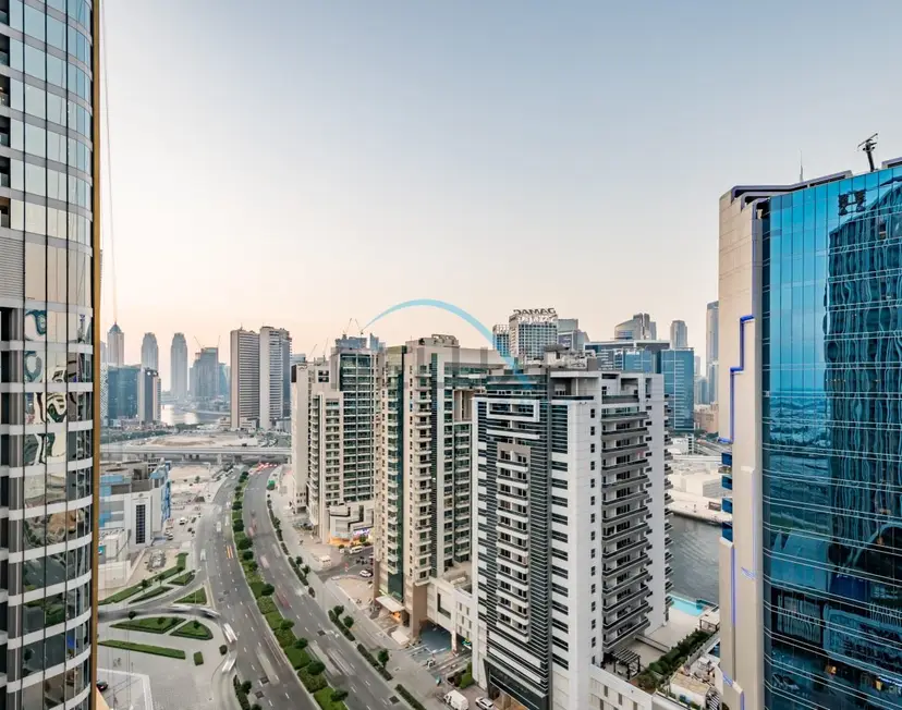 Upscale 3-Bedroom Apartment in Bayz Tower — Business Bay — photo 32