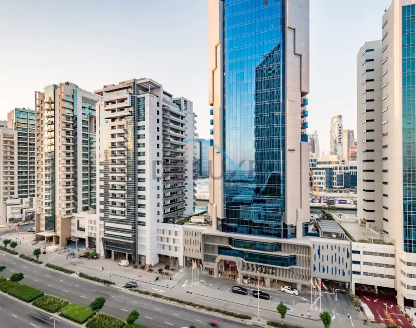 Capacious 3-Bedroom Apartment in Bayz Tower — Business Bay — photo 39