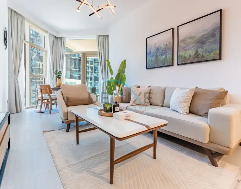 Contemporary 1-Bedroom w/ Partial Canal Views — Business Bay — photo 8
