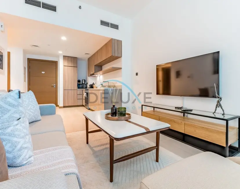 Contemporary 1-Bedroom w/ Partial Canal Views — Business Bay — photo 10