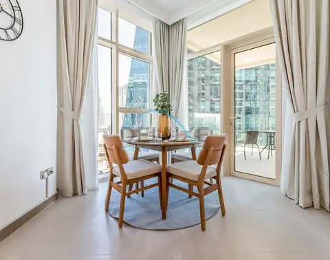 Contemporary 1-Bedroom w/ Partial Canal Views — Business Bay — photo 3