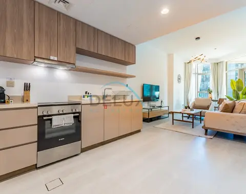 Contemporary 1-Bedroom w/ Partial Canal Views — Business Bay — photo 5