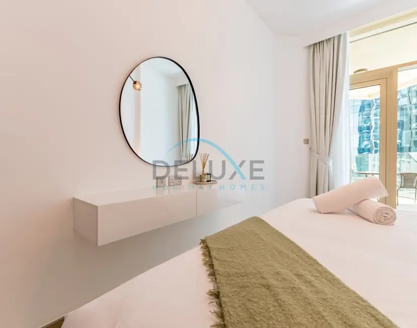 Contemporary 1-Bedroom w/ Partial Canal Views — Business Bay — photo 14