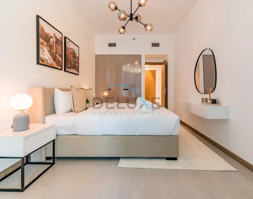 Contemporary 1-Bedroom w/ Partial Canal Views — Business Bay — photo 16