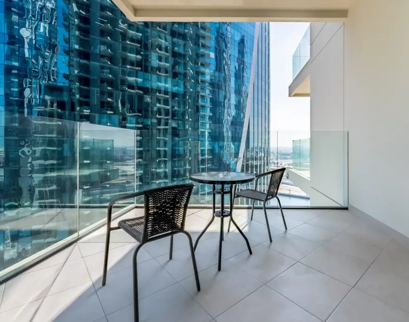 Contemporary 1-Bedroom w/ Partial Canal Views — Business Bay — photo 17