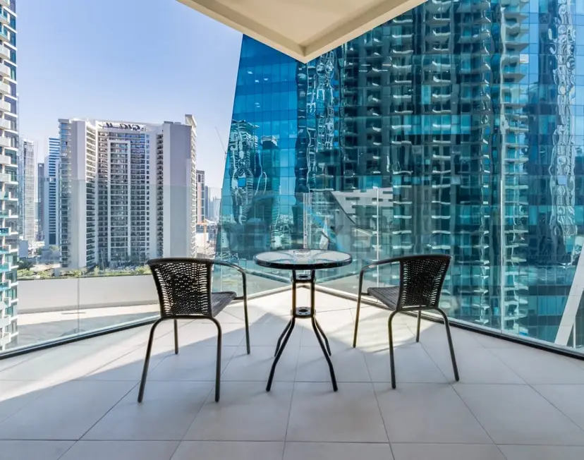 Contemporary 1-Bedroom w/ Partial Canal Views — Business Bay — photo 6
