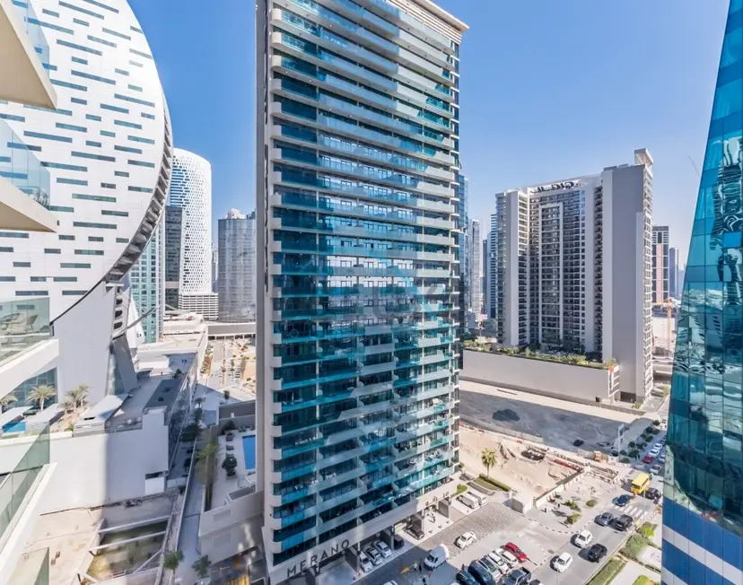 Contemporary 1-Bedroom w/ Partial Canal Views — Business Bay — photo 19