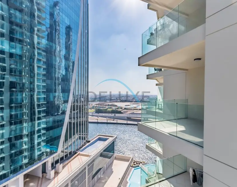 Contemporary 1-Bedroom w/ Partial Canal Views — Business Bay — photo 7