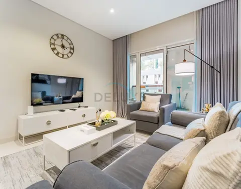 Pool and City View 1-Bedroom Near Dubai Water Canal, The Cosmopolitan — Business Bay — photo 2