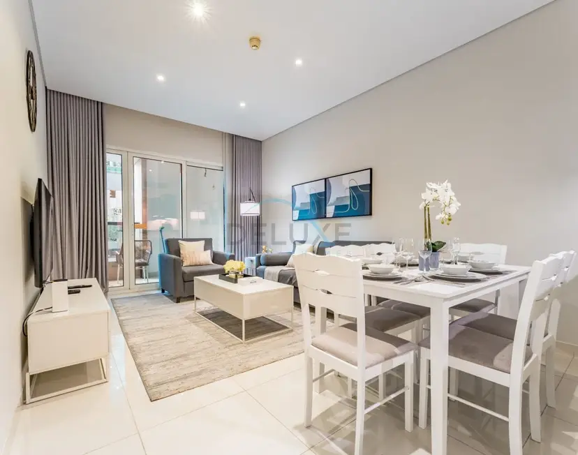 Pool and City View 1-Bedroom Near Dubai Water Canal, The Cosmopolitan — Business Bay — photo 9