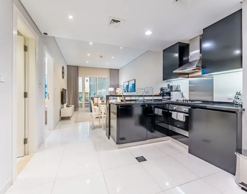 Pool and City View 1-Bedroom Near Dubai Water Canal, The Cosmopolitan — Business Bay — photo 6