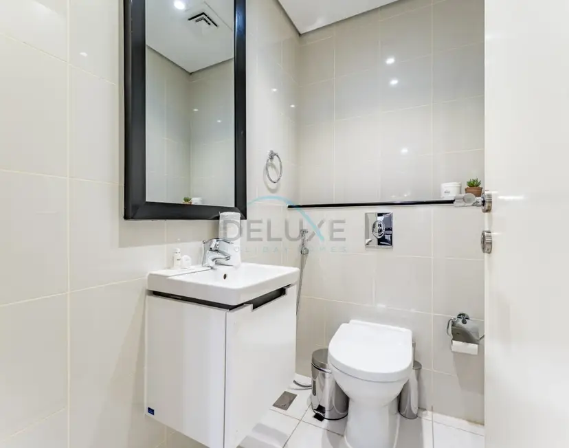 Pool and City View 1-Bedroom Near Dubai Water Canal, The Cosmopolitan — Business Bay — photo 13