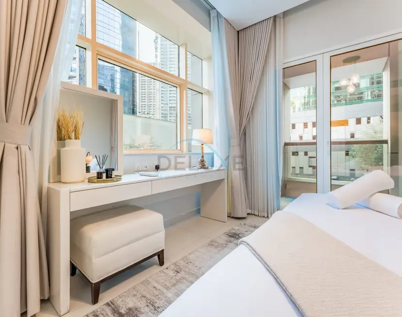Pool and City View 1-Bedroom Near Dubai Water Canal, The Cosmopolitan — Business Bay — photo 14