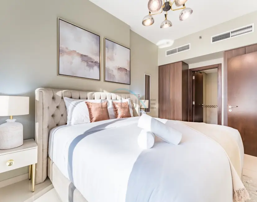 City and Burj Khalifa View 2-Bedroom, Near Dubai Water Canal, Vera Tower — Business Bay — photo 18
