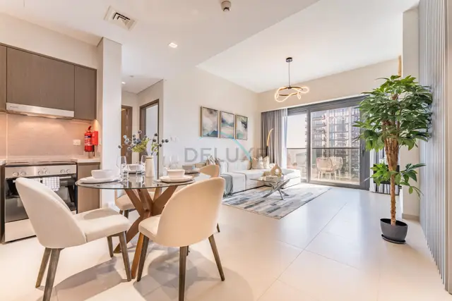 Apartment Steps from Burj Khalifa, Dubai Mall & Metro — Downtown Dubai