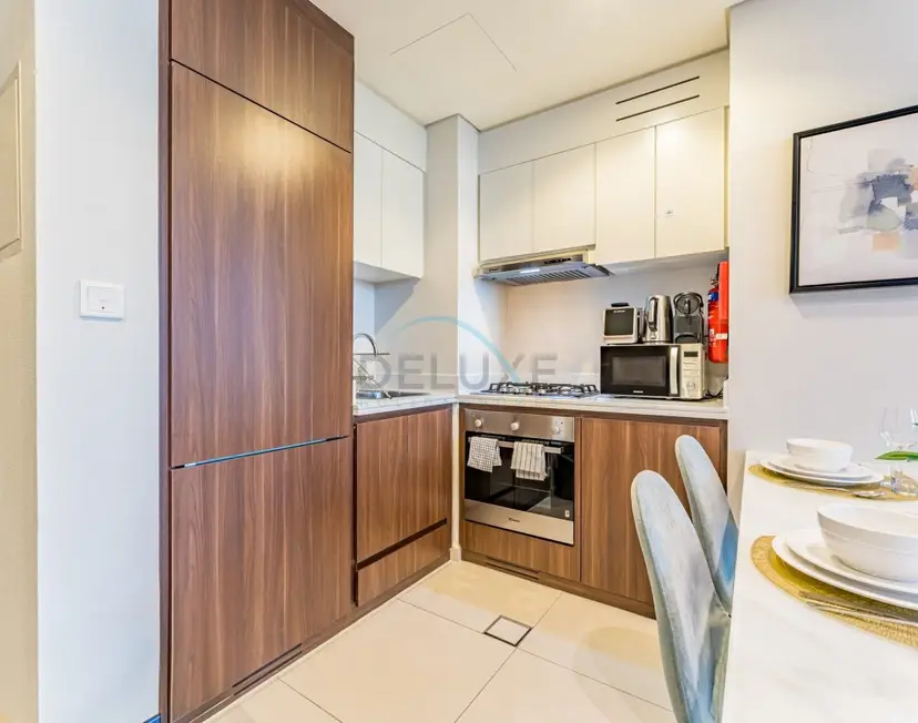 High-Rise 2-Bedroom with Dubai Water Canal View, Quick Access — Business Bay — photo 8