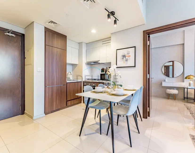 High-Rise 2-Bedroom with Dubai Water Canal View, Quick Access — Business Bay — photo 4