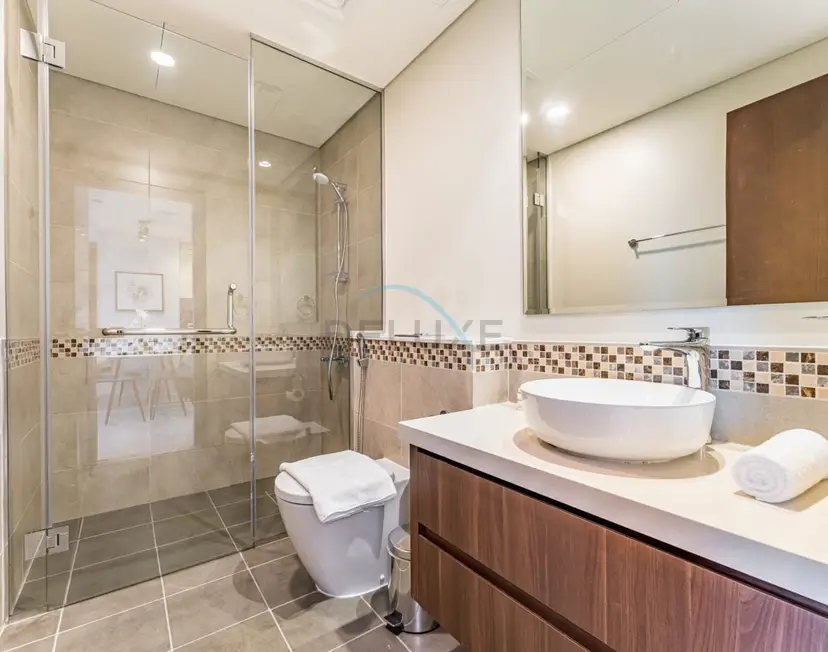 High-Rise 2-Bedroom with Dubai Water Canal View, Quick Access — Business Bay — photo 10