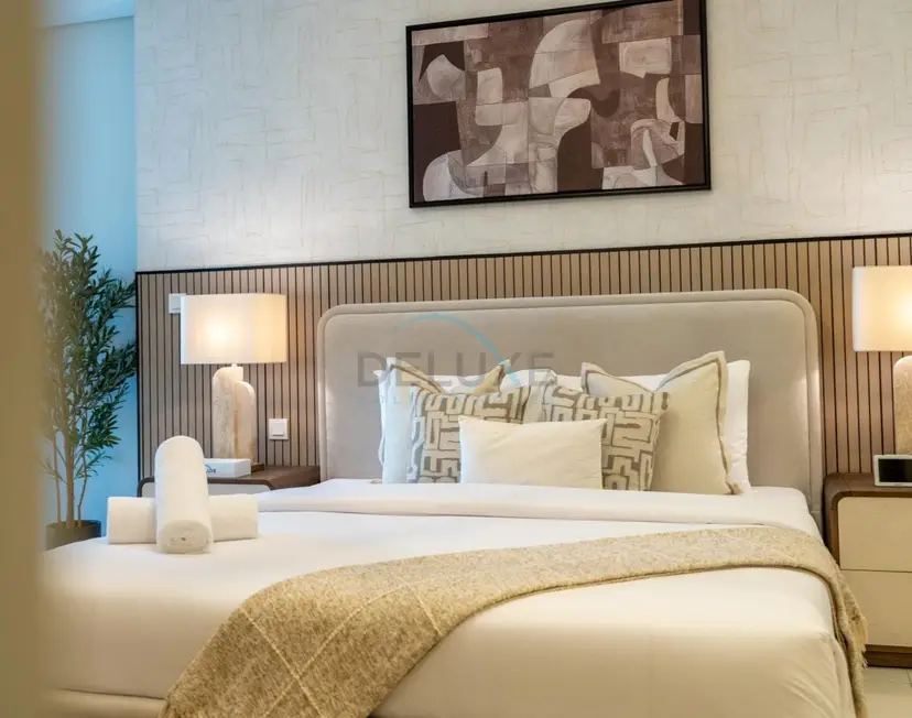 2-Bedroom with Balcony Overlooking City and Burj Khalifa — Business Bay — photo 3