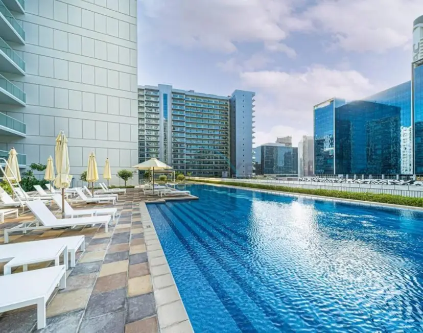 High-Rise 2-Bedroom with Dubai Water Canal View, Quick Access — Business Bay — photo 28