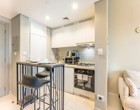 Facing the Dubai Water Canal 1-Bedroom, Minutes from Metro with Easy — Business Bay — photo 3