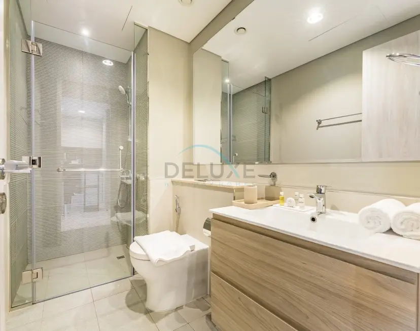 Facing the Dubai Water Canal 1-Bedroom, Minutes from Metro with Easy — Business Bay — photo 10