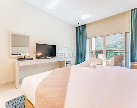 City View Studio on High Floor, Steps from Metro, Beside Water Canal — Business Bay — photo 2