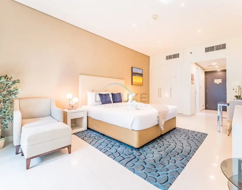 City View Studio on High Floor, Steps from Metro, Beside Water Canal — Business Bay — photo 1