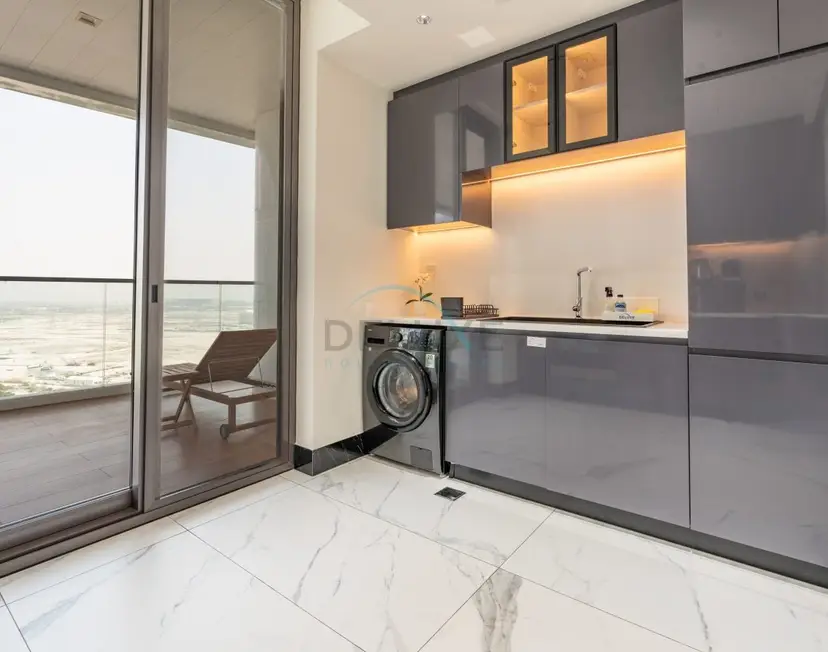Spacious Balcony with Private Jacuzzi and Stunning Views — Business Bay — photo 14