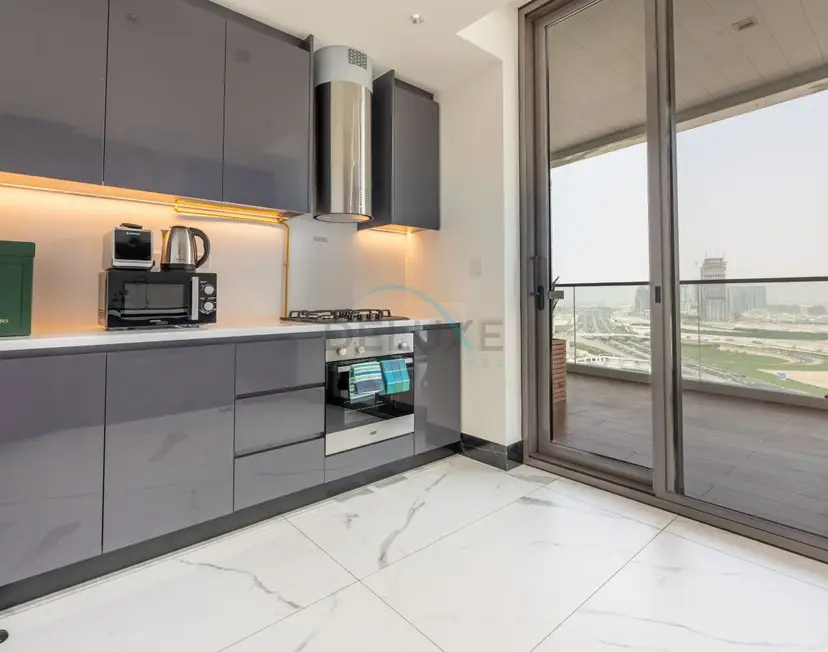 Spacious Balcony with Private Jacuzzi and Stunning Views — Business Bay — photo 15