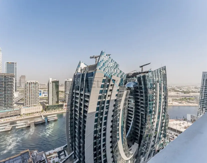 High-Rise 2-Bedroom with Dubai Water Canal View, Quick Access — Business Bay — photo 3