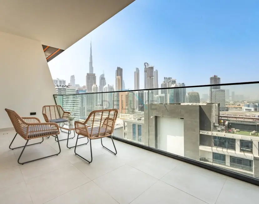 Canal and Burj Khalifa Views, Few Minutes Drive — Business Bay — photo 18