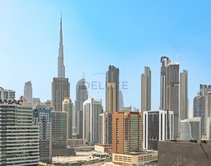 Canal and Burj Khalifa Views, Few Minutes Drive — Business Bay — photo 7