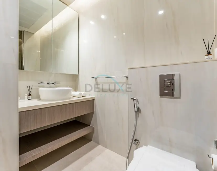 Furnished Studio with Burj Khalifa View, Near Dubai Water Canal — Business Bay — photo 8