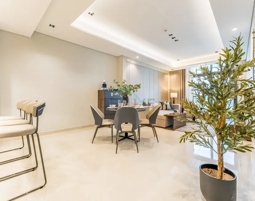 Spacious High-Floor 2-Bedroom with Stunning City and Burj Khalifa Views — Business Bay — photo 10